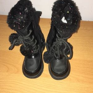 Cute baby boots! Has cute pink hearts on sides!